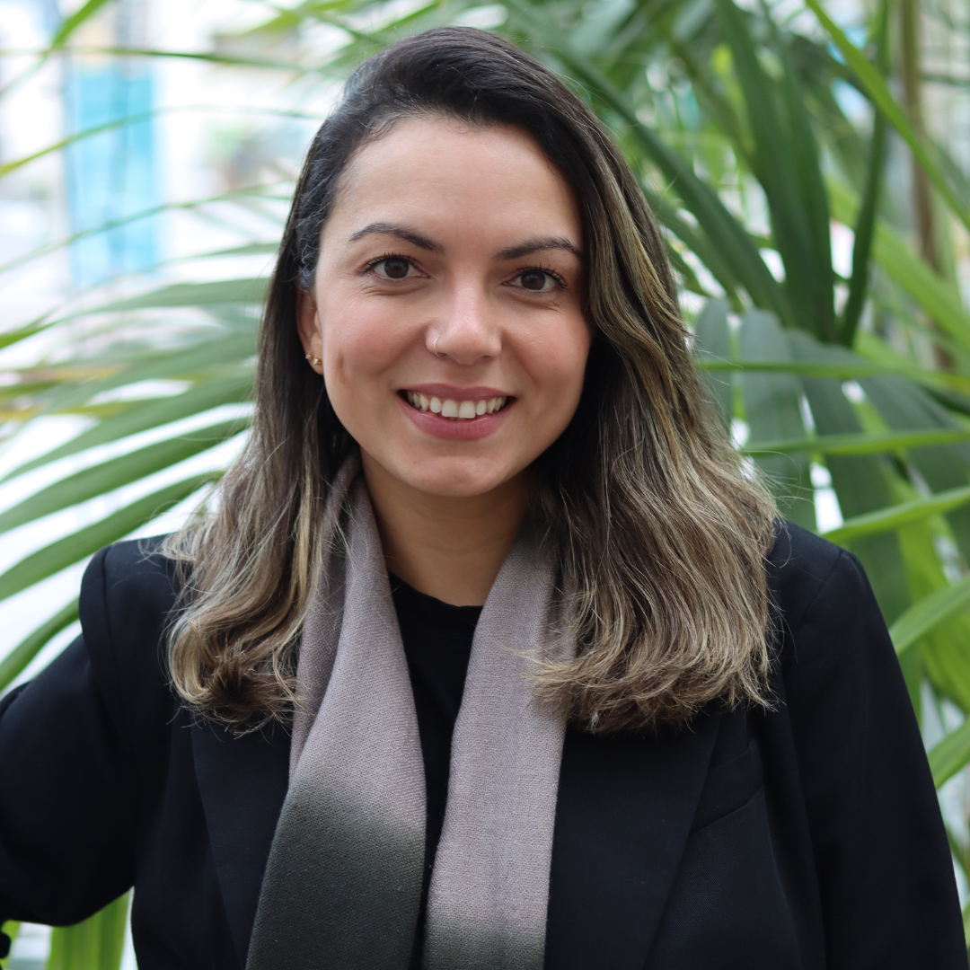 Headshot of Ana Dos Santos